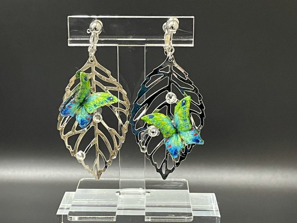 Midori-ruri butterfly leaf earrings